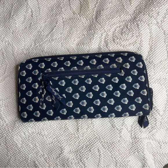Vera Bradley Quilted Fabric Travel Organizer Wallet Navy & White Pattern Zipper - Picture 3 of 5